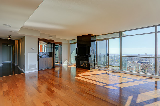 281 MUTUAL STREET PENTHOUSE FOR SALE - LIVING AREA