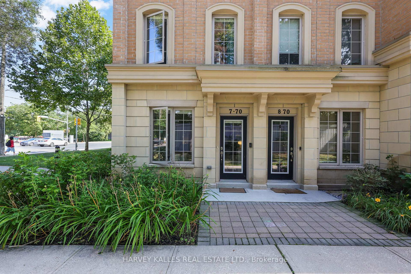 70 Hargrave Lane #7 Toronto townhouse for sale — 3 bed 3 bath end-unit townhome in Lawrence Park, Bridle Path