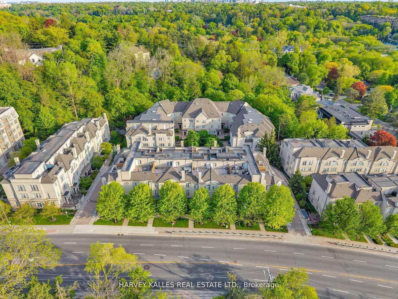 51 York Mills Rd #313 Toronto townhouse for sale — 3 bed 3 bath Estate Townhome in Hoggs Hollow